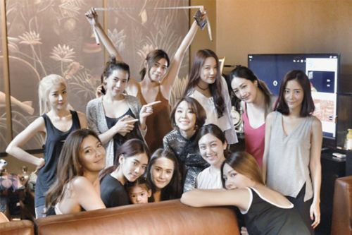 ก้าวแรกก่อนแต่งงาน นิวเคลียร์ ชวนเพื่อนวัดตัวเตรียมตัดชุดเพื่อนเจ้าสาว