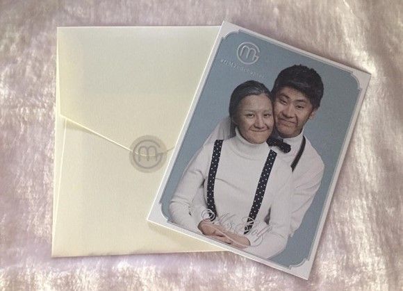 เราจะแก่ไปด้วยกัน การ์ดแต่งงานสุดฮาแต่น่ารักของ เอ็ม บุษราคัม