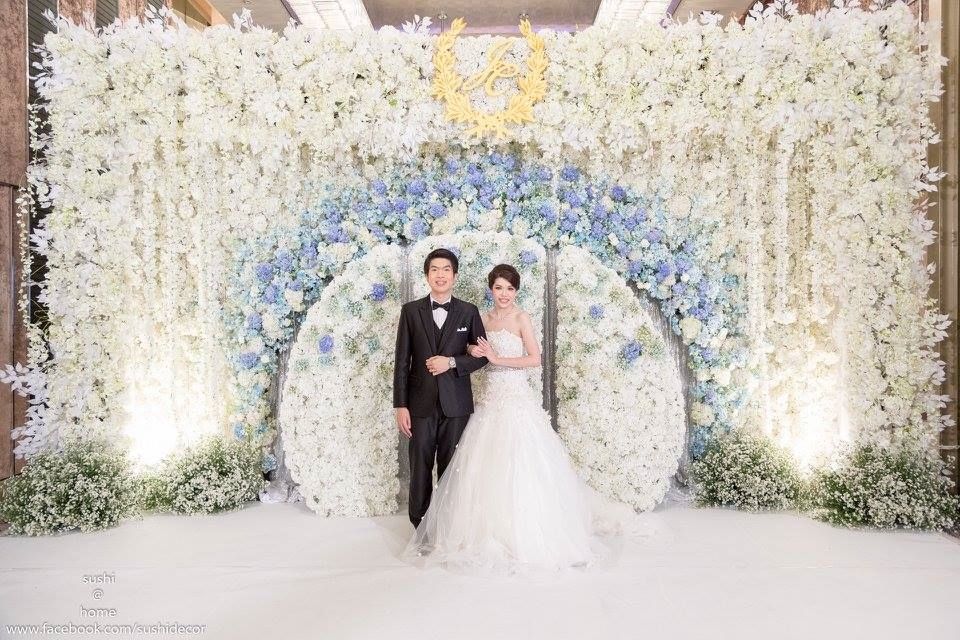 จัดซุ้มดอกไม้แต่งงาน ในธีมสีฟ้าขาว สวยหวานสไตล์ Sushi@home