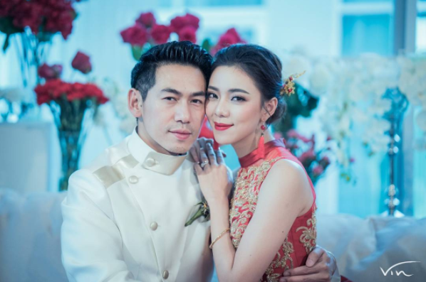 เพชรจ้า จัดเต็มขันหมาก เข้าพิธีหมั้นแบบจีนกับ นิวเคลียร์