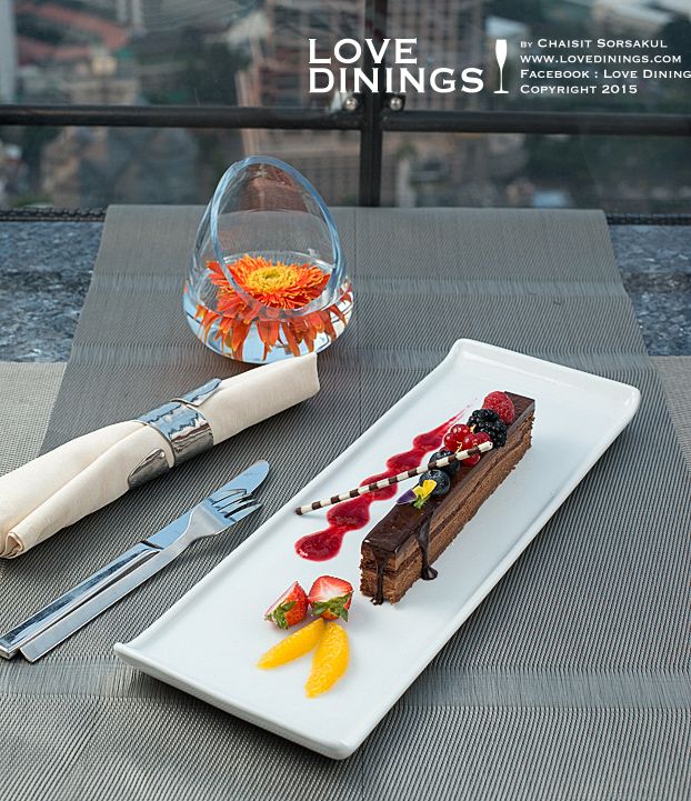 08-สถานที่จัดเลี้ยง-Dinner-Rooftop-Banyan Tree-05