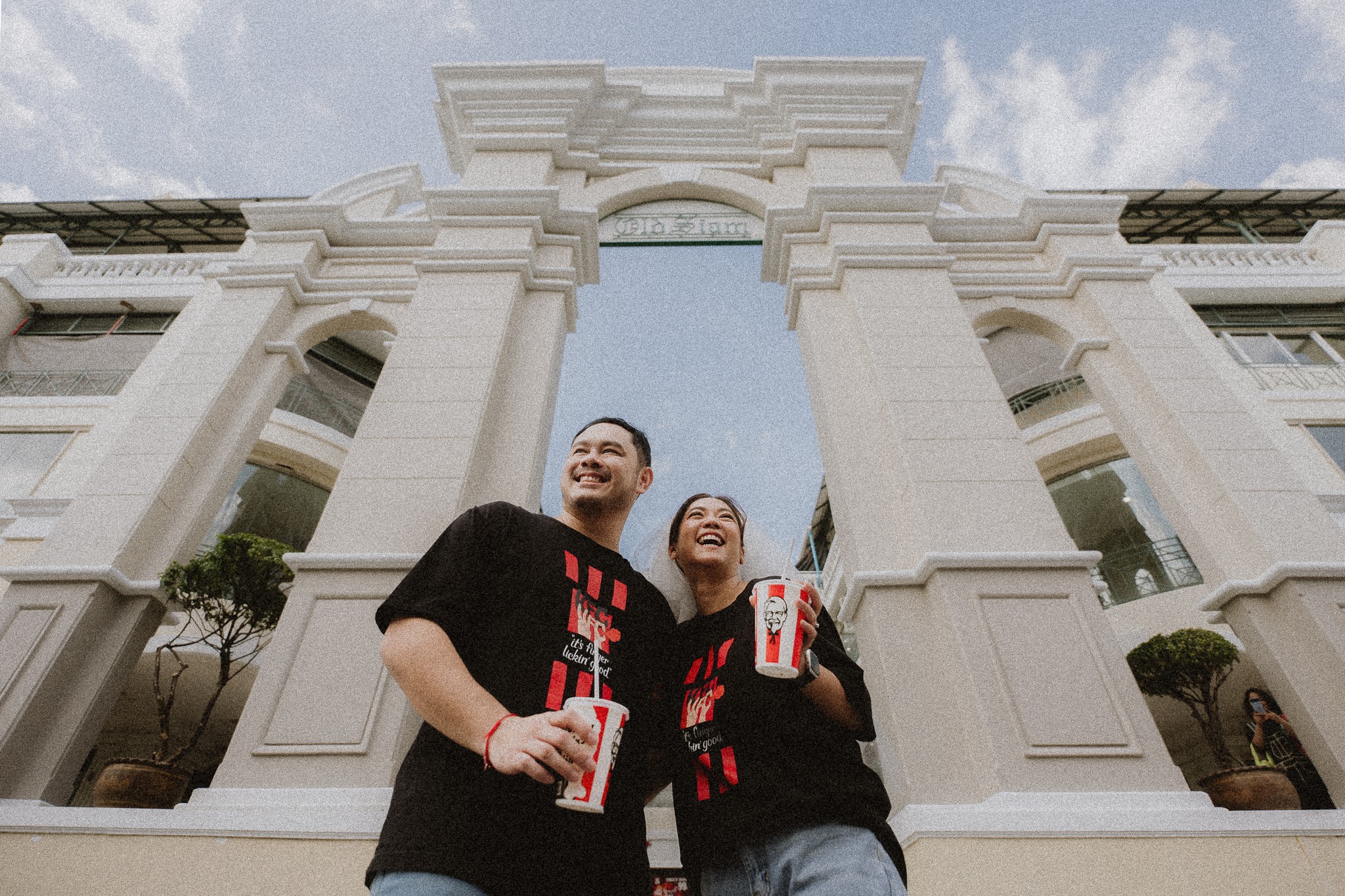 ช่างภาพที่ถนัดถ่ายrรีเวดดิ้งมักจะมีไอเดียการถ่ายรูปเก๋ ๆ รู้วิธีจัดวางท่าโพสให้สวย -2