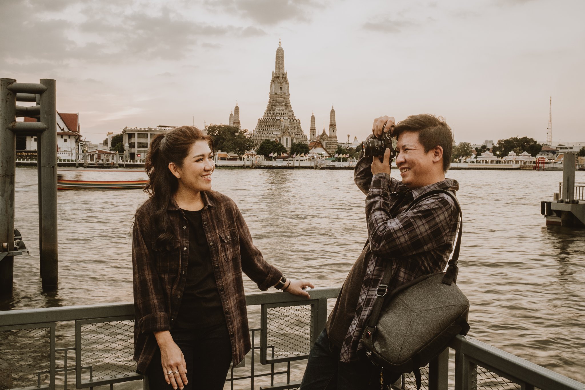 ช่างภาพที่ถนัดถ่ายrรีเวดดิ้งมักจะมีไอเดียการถ่ายรูปเก๋ ๆ รู้วิธีจัดวางท่าโพสให้สวย-3