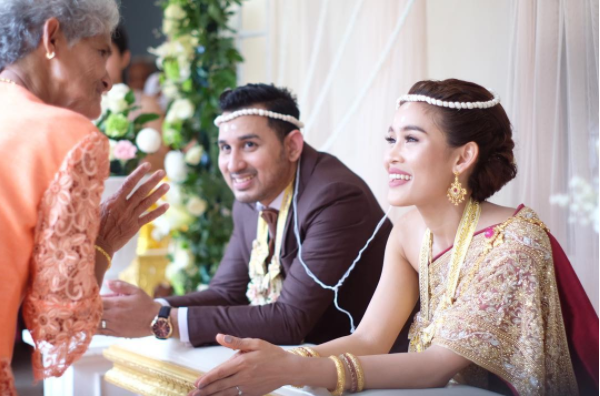 ยินดีด้วยค่า ! หนูเล็ก ก่อนบ่าย ควง เอก เข้าพิธีวิวาห์สุดชื่นมื่นที่บ้านเกิดของเธอ