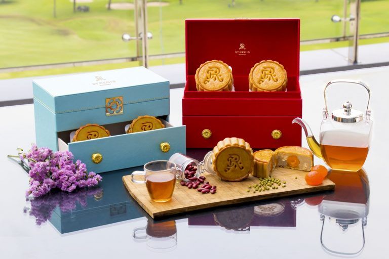 เดอะ เซนต์ รีจิส กรุงเทพฯ ขอแนะนำขนมไหว้พระจันทร์ 4 รสชาติ  บรรจุในกล่องหนังออกแบบพิเศษสไตล์เซนต์ รีจิส