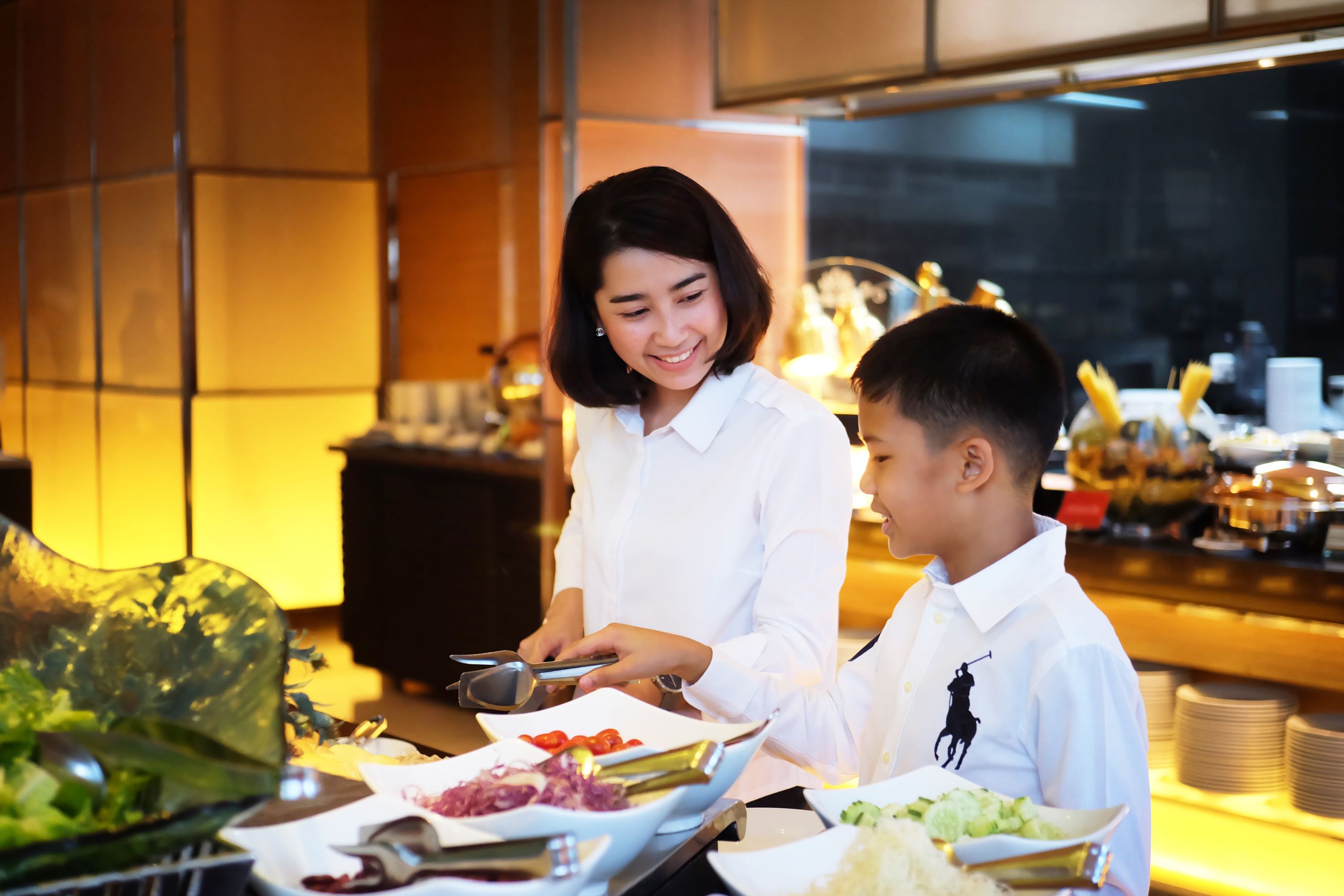 พาคุณแม่มาอิ่มอร่อยกับบุฟเฟ่ต์ ที่เดอะ กลาส เฮ้าส์ โรงแรมอีสติน แกรนด์ สาทร กรุงเทพฯ