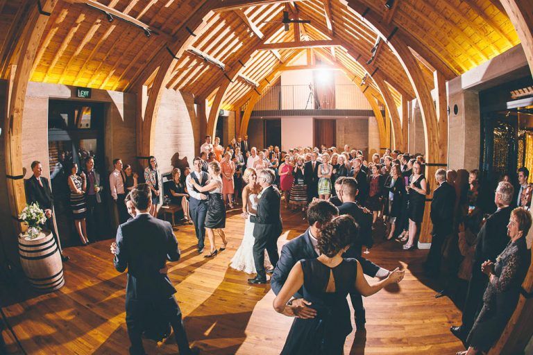 20 เพลงสากลสุดหวานแสนโรแมนติก สำหรับเปิดในงานแต่งงาน