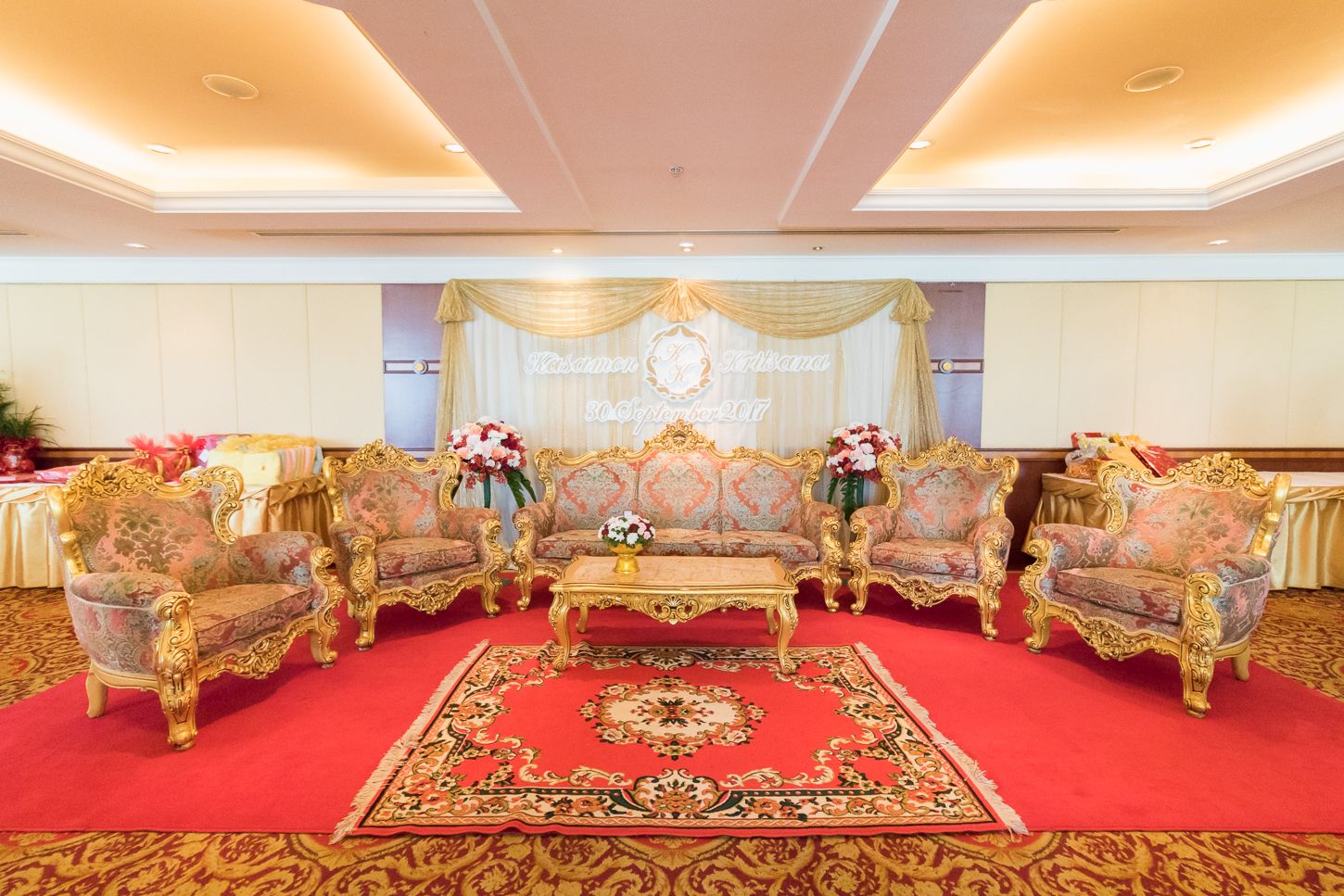 จัดงานแต่งงานในห้อง Ballroom โอ่อ่าดั่งวัง ณ โรงแรมปรินซ์พาเลซ หลานหลวง