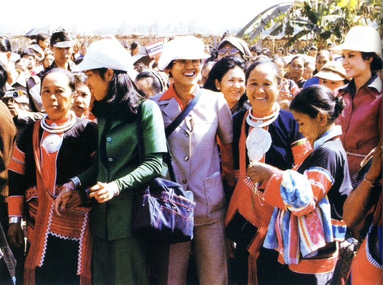 รวมเรื่องราวในหลวงร.๙ กับพสกนิกร ผ่านภาพถ่ายฝีพระหัตถ์จากการเสด็จฯ เยี่ยมราษฎร