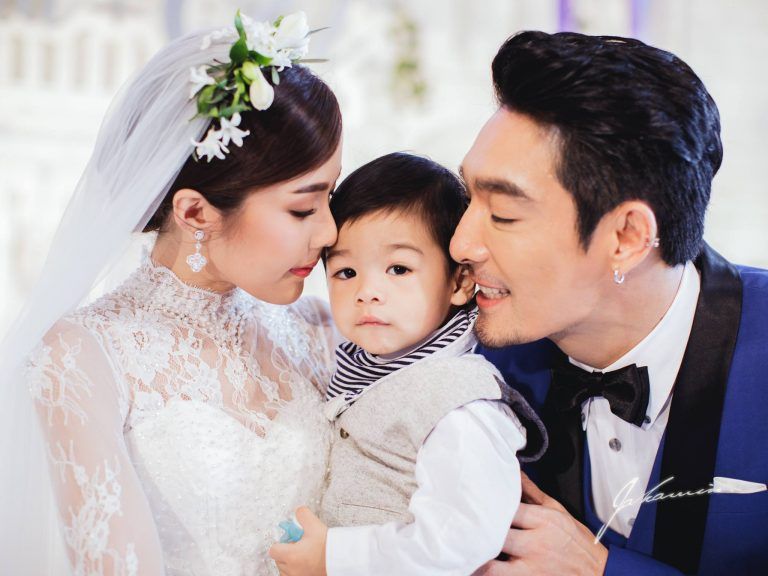 ฉลองแต่งงานสุดชื่นมื่น โอ๊ต-จีน่า อุ้มลูกน้อยเข้าพิธีวิวาห์ บรรยากาศอบอุ่น