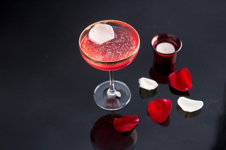 อัพแอนด์อะบัฟ บาร์ ขอแนะนำเมนูฟลอรัลค็อกเทล เมนูเครื่องดื่มต้อนรับศักราช 2561