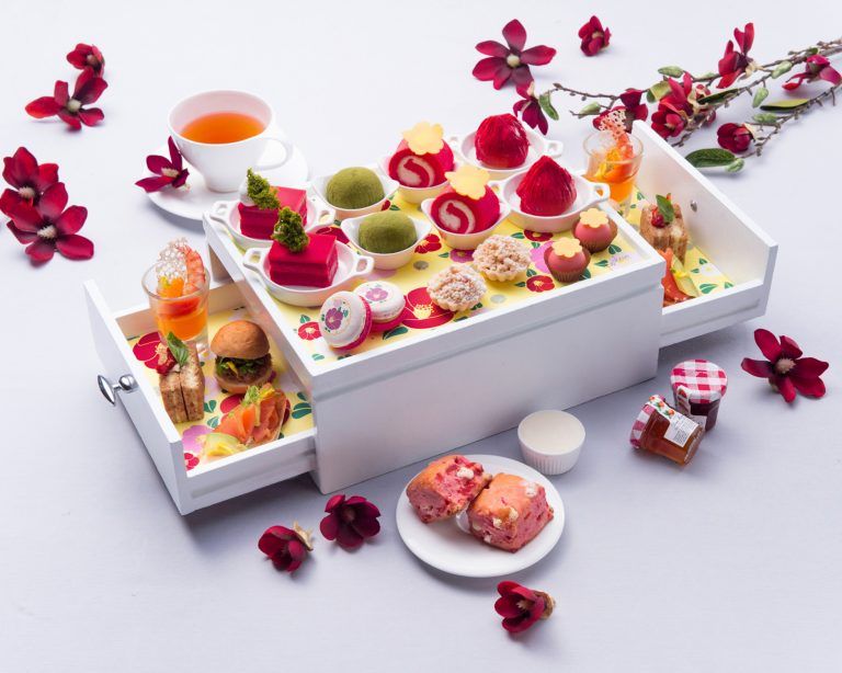 ขอเชิญลิ้มลองชุดน้ำชาบ่ายชุดใหม่ “ซึบากิ” ณ อัพ แอนด์ อะบัฟ บาร์