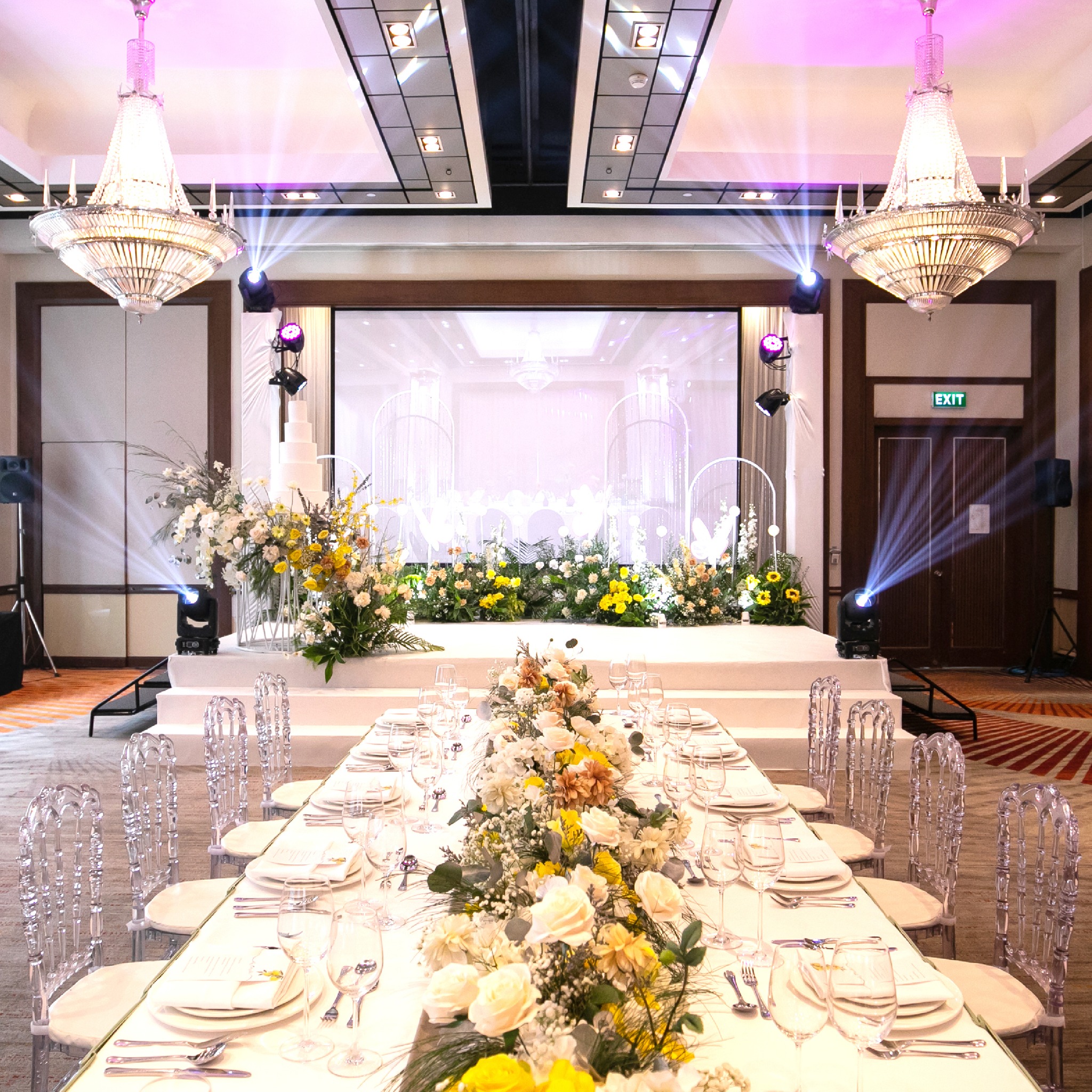 Holiday Inn Bangkok Silom มีห้องจัดเลี้ยงที่อุปกรณ์ครบครันทันสมัย