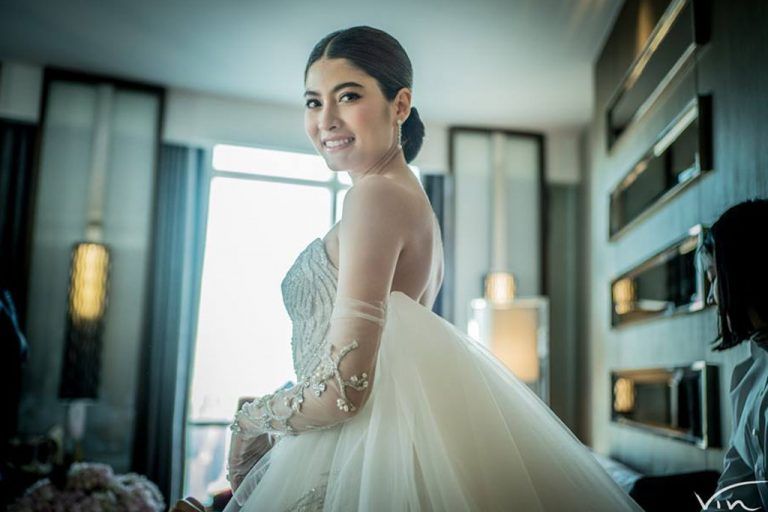 เก็บตกชุดเจ้าสาวสุดเริศ 4 สไตล์ของมาร์กี้-ราศรี เจ้าสาวป้ายแดงสุดปังส่งท้ายปี 2560