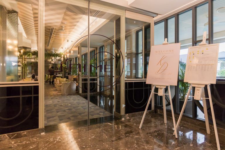 รีวิวแต่งงานบรรยากาศสุดอบอุ่นในงานเลี้ยงแต่งงาน ซิทดาวน์ ดินเนอร์ J’AIME by Jean-Michel Lorain ณโรงแรม ยู สาทร กรุงเทพ