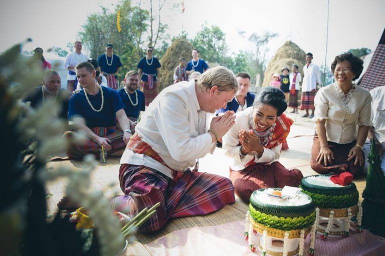 NARAKORN PHOTOGRAPHY ช่างภาพเวดดิ้งชื่อดังกับงานถ่ายไสตล์อีสานไทบ้าน