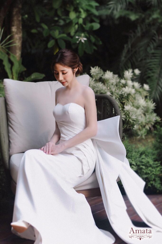 ชุดแต่งงานริมทะเล เพิ่มลูกเล่นด้วยโบว์
