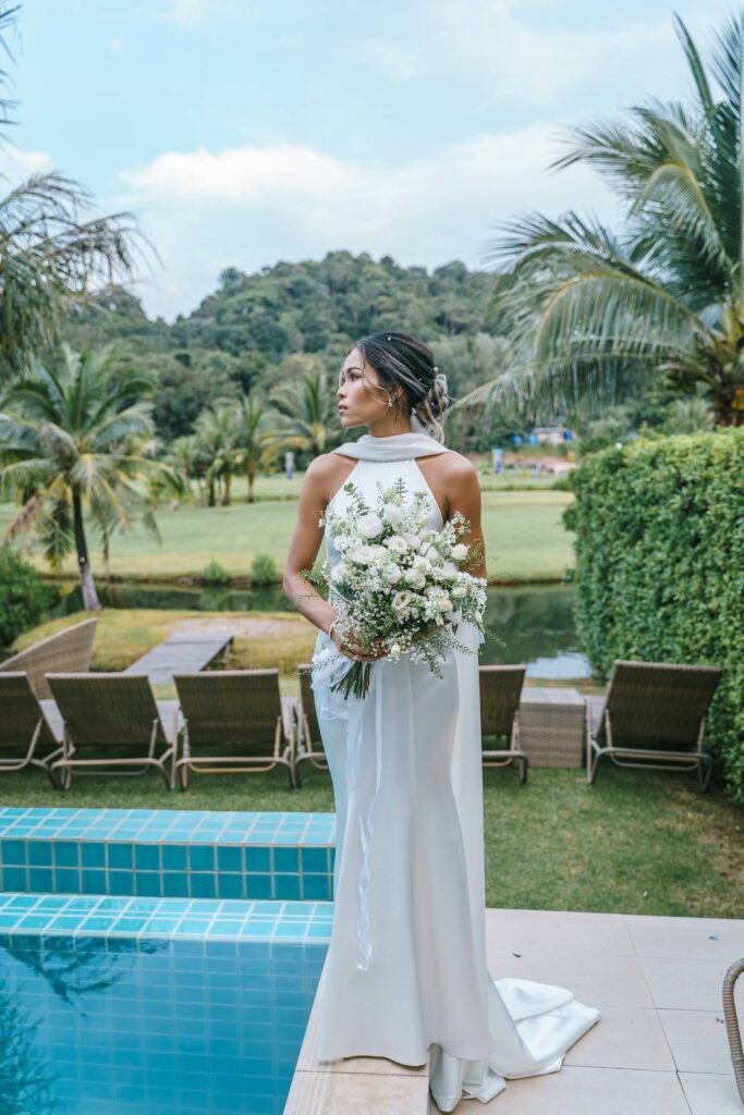 ชุดแต่งงานริมทะเลแบบคล้องคอหรือ Halter
