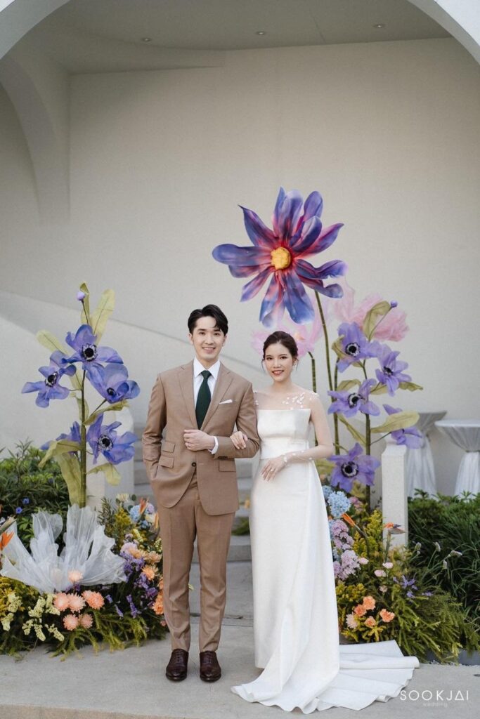 ชุดแต่งงานริมทะเลทรงเอ็มไพร์ เพิ่มความมีมิติให้ชุดดูสง่างามขึ้น
