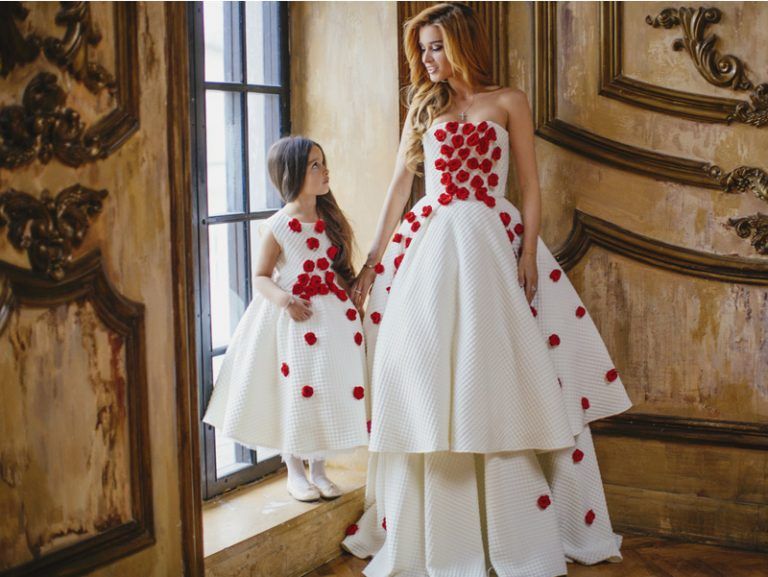 ไอเดียชุดเจ้าสาวแบบชุดเดียวมีเยอะแล้ว มาดูชุดแต่งงานแม่ลูกกันดีกว่า