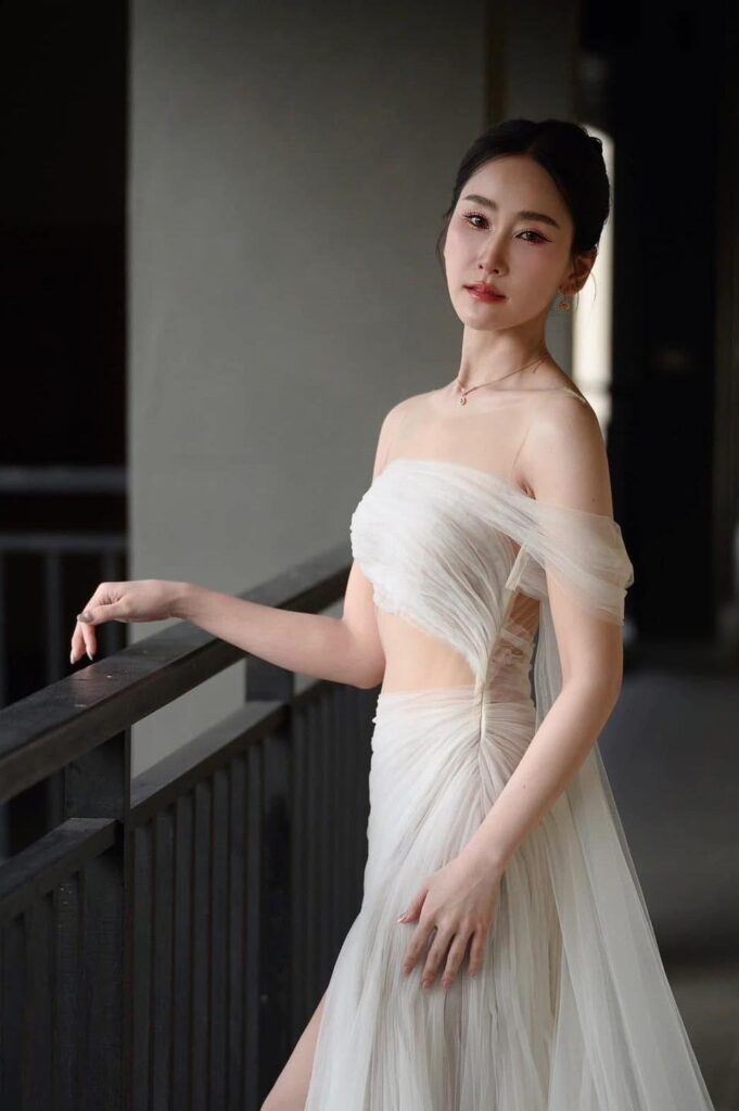 ชุดแต่งงานริมทะเลผ้าทูลล์สุดเซ็กซี่
