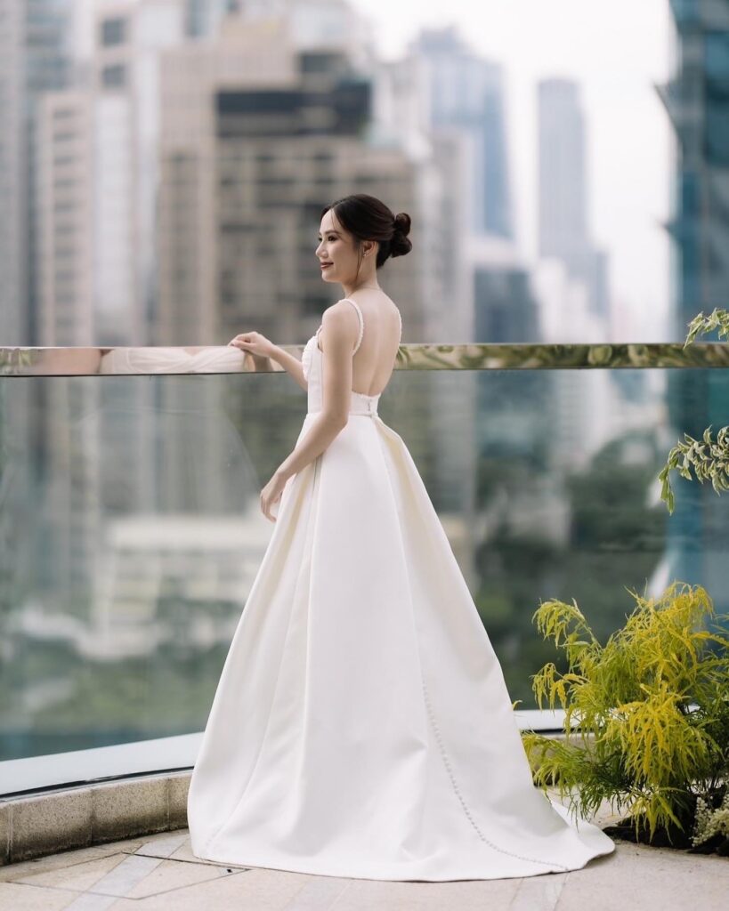 ชุดแต่งงานริมทะเล A-Line สไตล์มินิมอล
