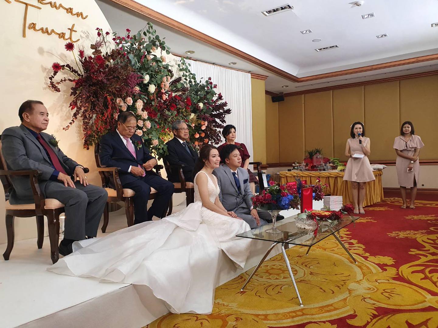 Queeness Wedding ทีมงานพิธีกรงานแต่งงานมืออาชีพ