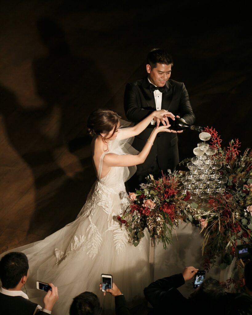 เดอะ เฮ้าส์ ออน สาทร มีพื้นที่ต้อนรับแขกได้ 100 ท่าน รวมถึงโซนอื่น ๆ อีกมากมายที่สามารถปรับรับกับพิธี