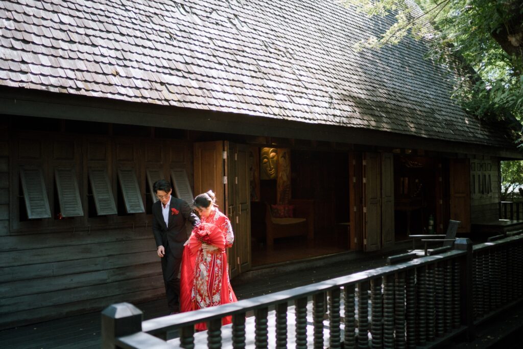 บ้านวรรณกวี บ้านไม้สักหลังคาจั่วไทย 2 ชั้น ที่มีพื้นที่ใช้สอยกว่า 1,000 ตร.ม.