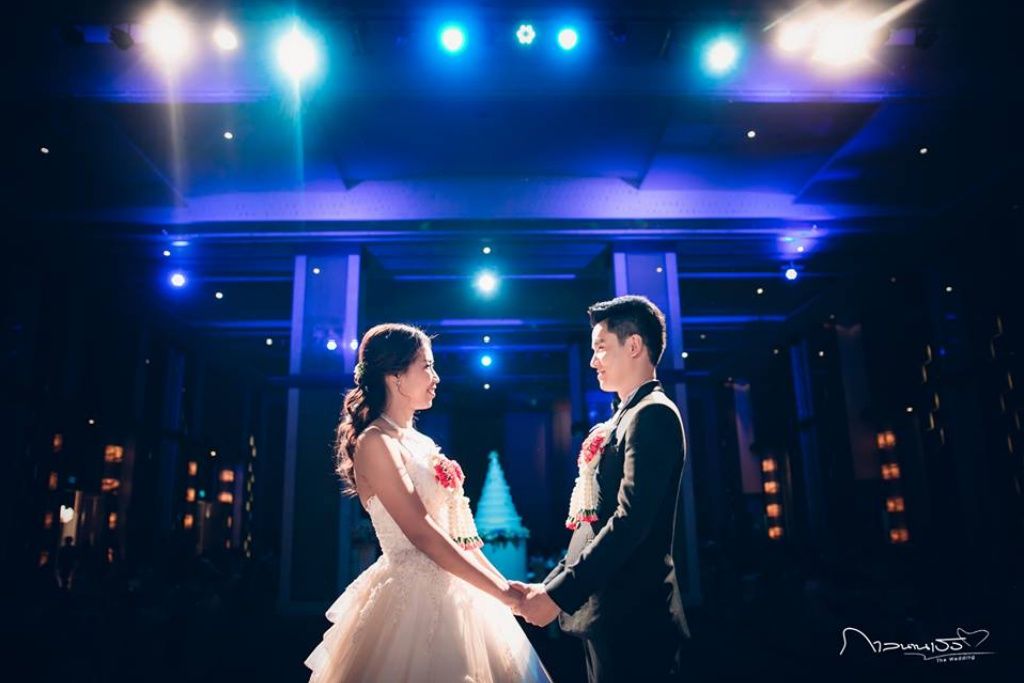 รีวิวงานแต่งงานสุดเรียบหรู ในบรรยากาศแสนอบอุ่นท่ามกลางความรักจากครอบครัว ที่โรงแรม เดอะ แกรนด์ โฟร์วิงส์ คอนเวนชั่น กรุงเทพฯ