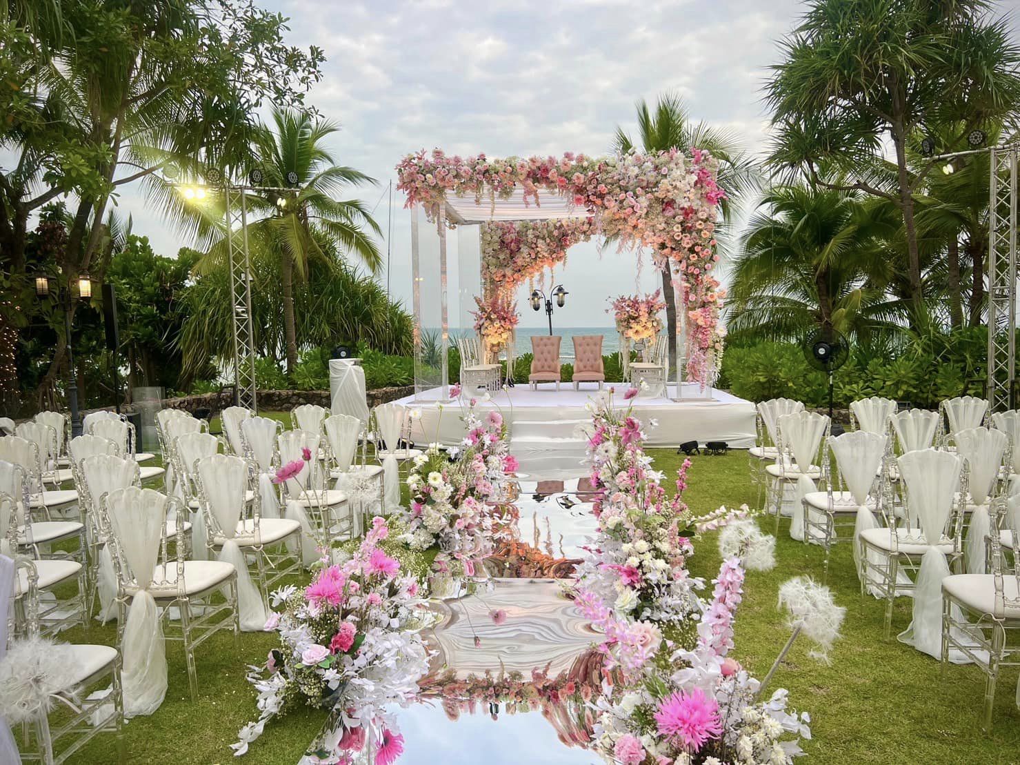 บรรยากาศแต่งงานริมทะเลของโรงแรมเซ็นทาราแกรนด์มิราจบีชรีสอร์ท พัทยา