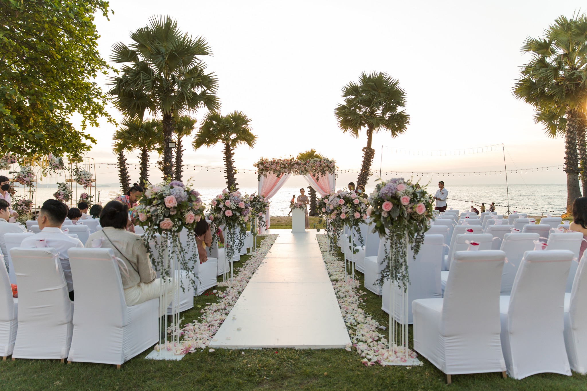 จัดงานแต่งงานริมทะเล ชลบุรี สถานที่จัดงานแต่งงานริมทะเล เมอเวนพิค สยาม โฮเทล พัทยา