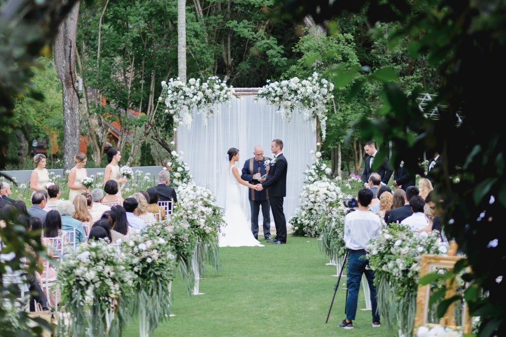 จัดงานแต่งงานในสวน ท่ามกลางดอกไม้ สายน้ำ ลำธาร ณ โรงแรมฟลอร่า ครีค ,เชียงใหม่