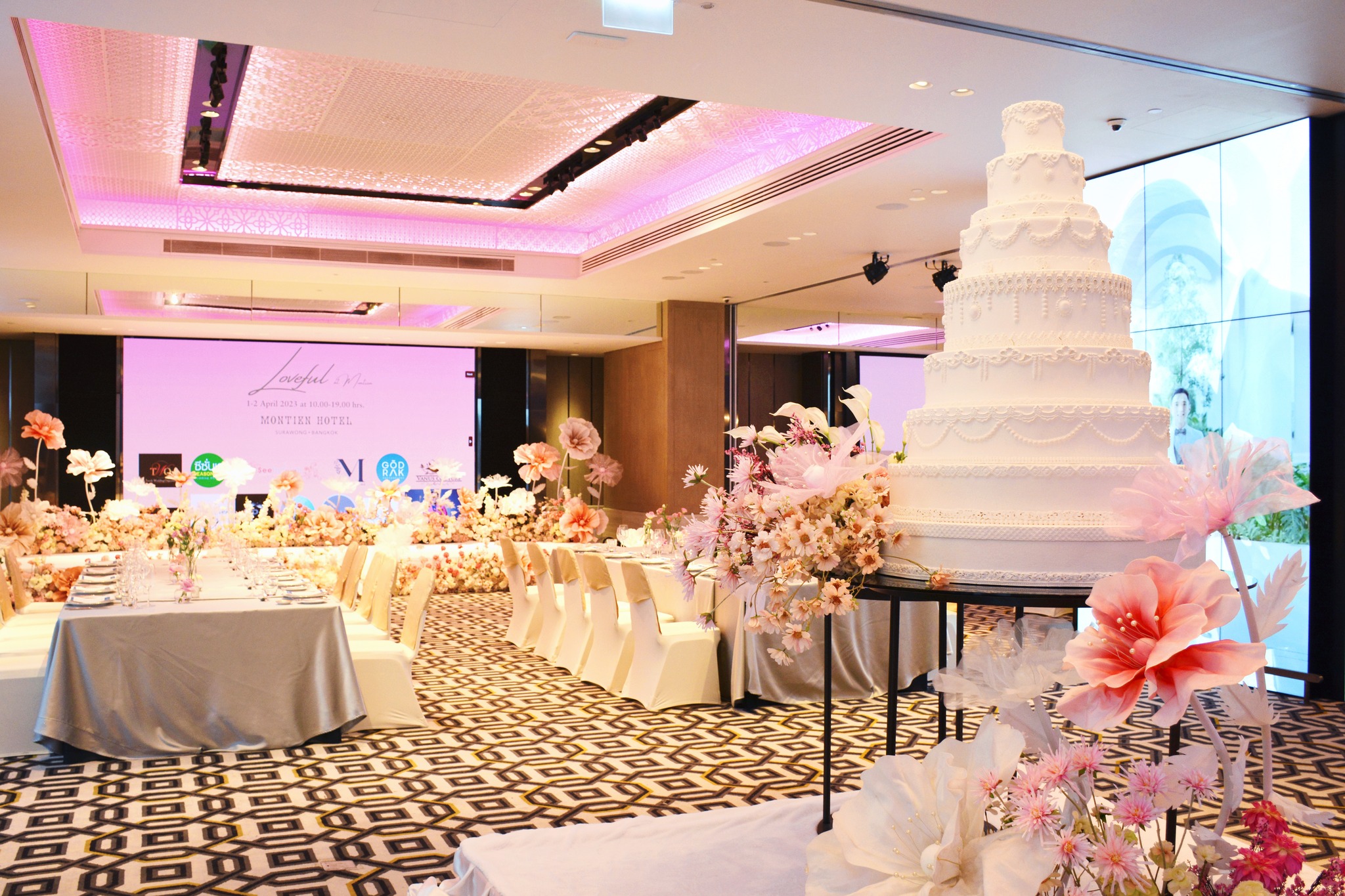 โรงแรม มณเฑียร สุรวงศ์ สามารถรองรับพิธีการหรือกิจกรรมต่าง ๆ ที่จะเกิดขึ้นในวันสำคัญของคุณได้อย่างต่อเนื่องและสมบูรณ์แบบ