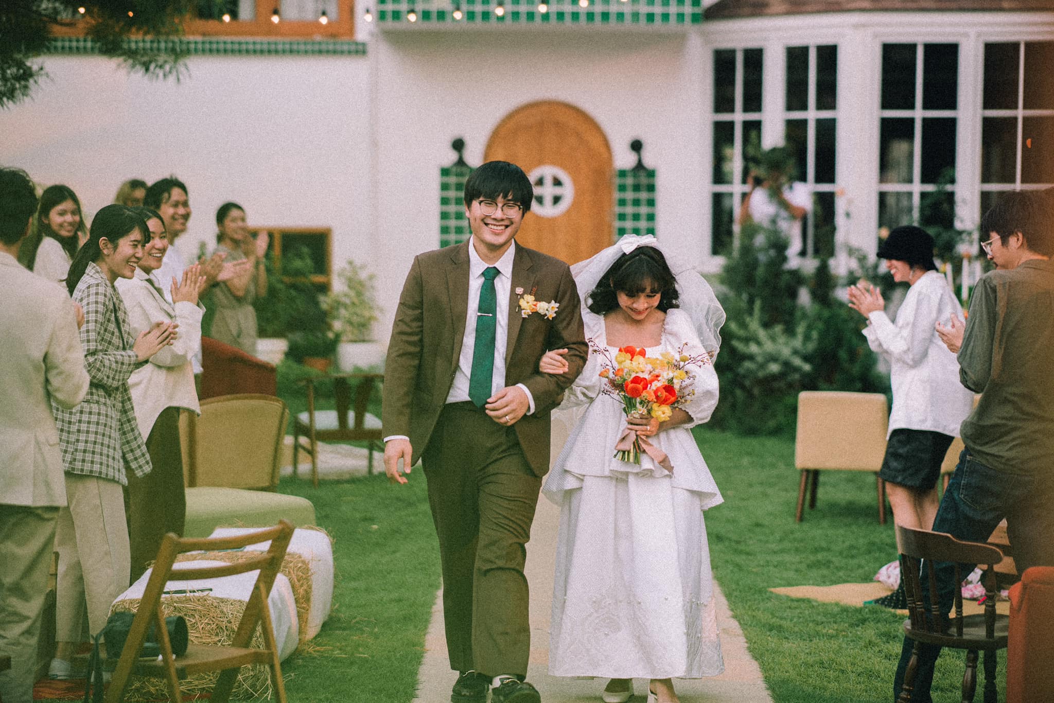 ไม่ว่าจะจัดงานแบบค็อกเทล บุฟเฟ่ต์ โต๊ะจีนหรือ Longtable ก็รองรับแขกได้ตั้งแต่ 100 - 250 ท่านเลย