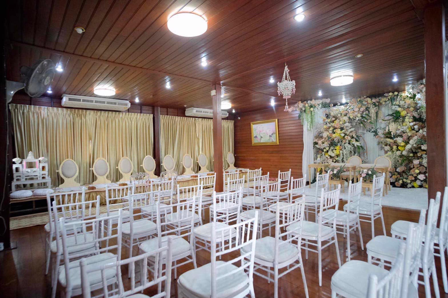 เรือนไทยแต่งงานวิจิตรา ดูแลได้ตั้งแต่เรื่องการจัดสถานที่ อาหาร มีนายพิธีและทีมงานรันคิวคุณภาพ