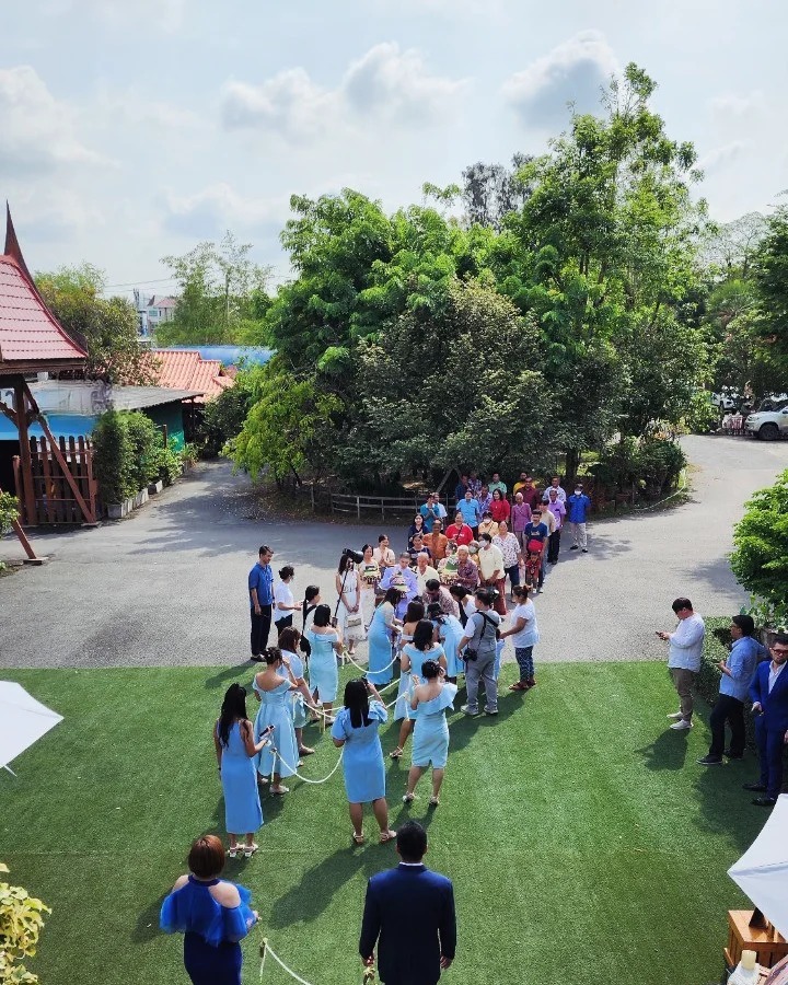 เรือนอ้นสุวรรณ เติมเต็มความสุขในวันพิเศษของคุณด้วยพื้นที่กว้างขวาง รองรับแขกได้ราว ๆ 200 ท่าน