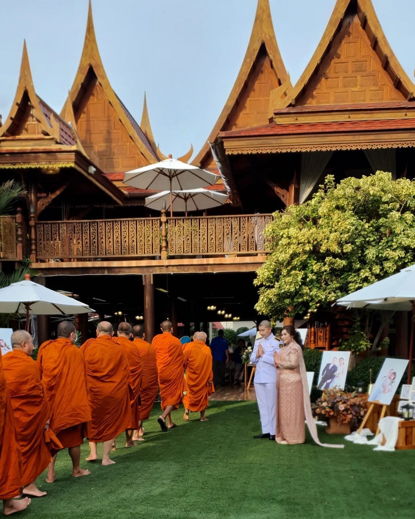 เรือนอ้นสุวรรณ ภายในมีพื้นที่ในเรือนที่จัดสรรไว้สำหรับรองรับพิธีสงฆ์ พิธีหมั้น รดน้ำสังข์
