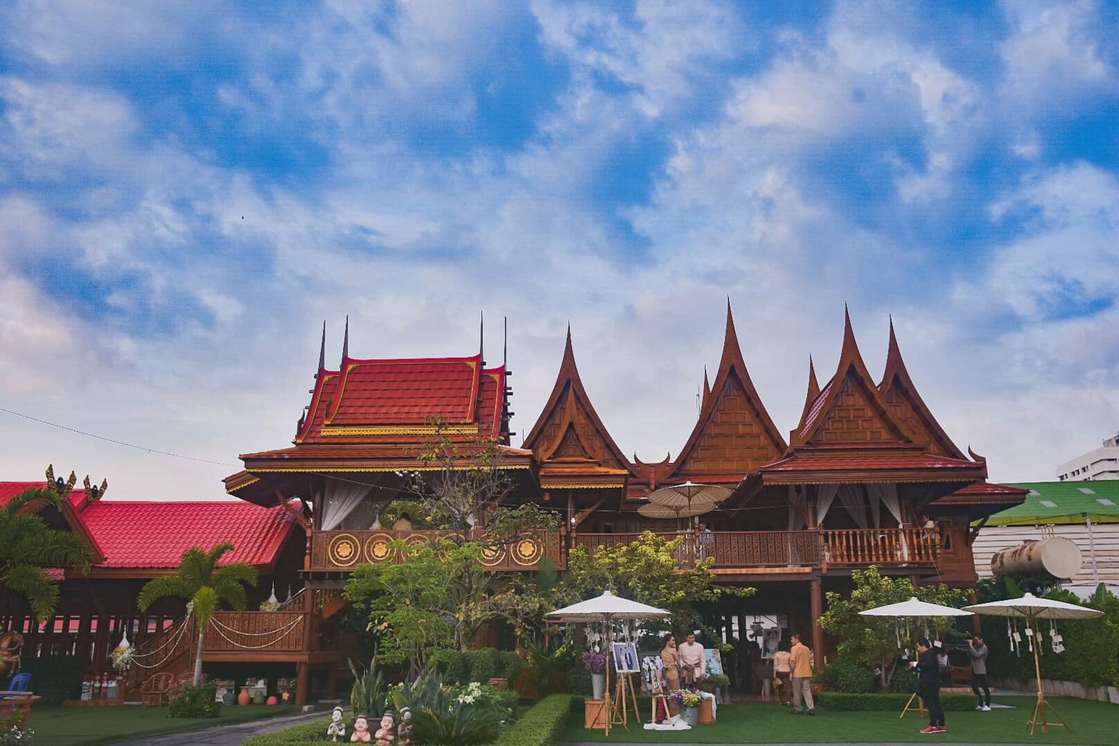 เรือนอ้นสุวรรณ เป็นอีกหนึ่งสถานที่จัดงานแต่งย่านรามอินทราที่ครองใจบ่าวสาวมายาวนาน