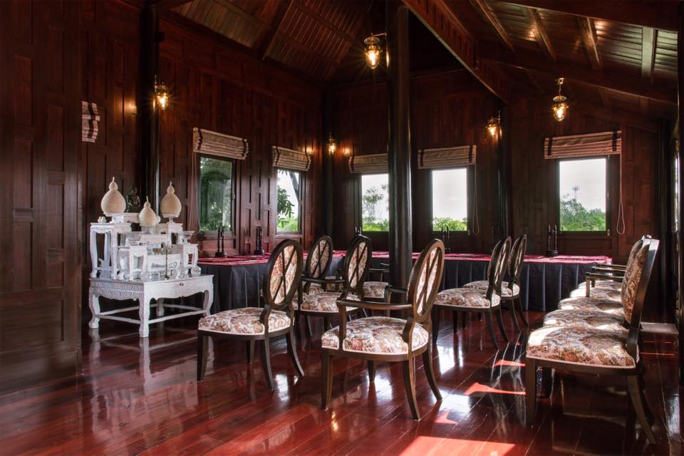 สัมผัสมนต์เสน่ห์ของการจัดงานแต่งงานแบบไทย ๆ ไปกับเรือนอัมรินทร์