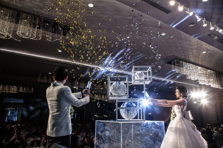 รีวิวแต่งงานในธีมกาแล็กซี่ คุณแนน คุณเบิร์ด ณ อายัท อบาโลน คอนเวนชั่นฮอล์ ขอให้คุณตกอยู่ในห้วงแห่งรัก