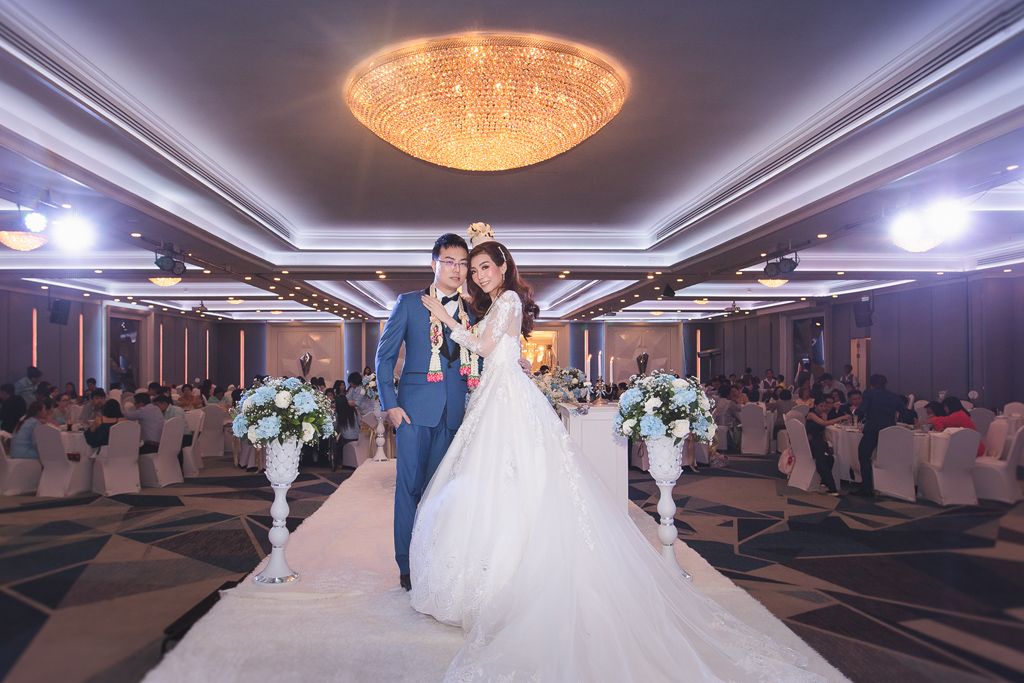 แต่งงานในห้องบอลรูมใหญ่รับรองแขกได้ถึงพัน ด้วยบริการแบบครบครันที่เพียงหิ้วชุดมาก็แต่งได้เลย ที่โรงแรมวินเซอร์ สวีทส์ สุขุมวิท 20