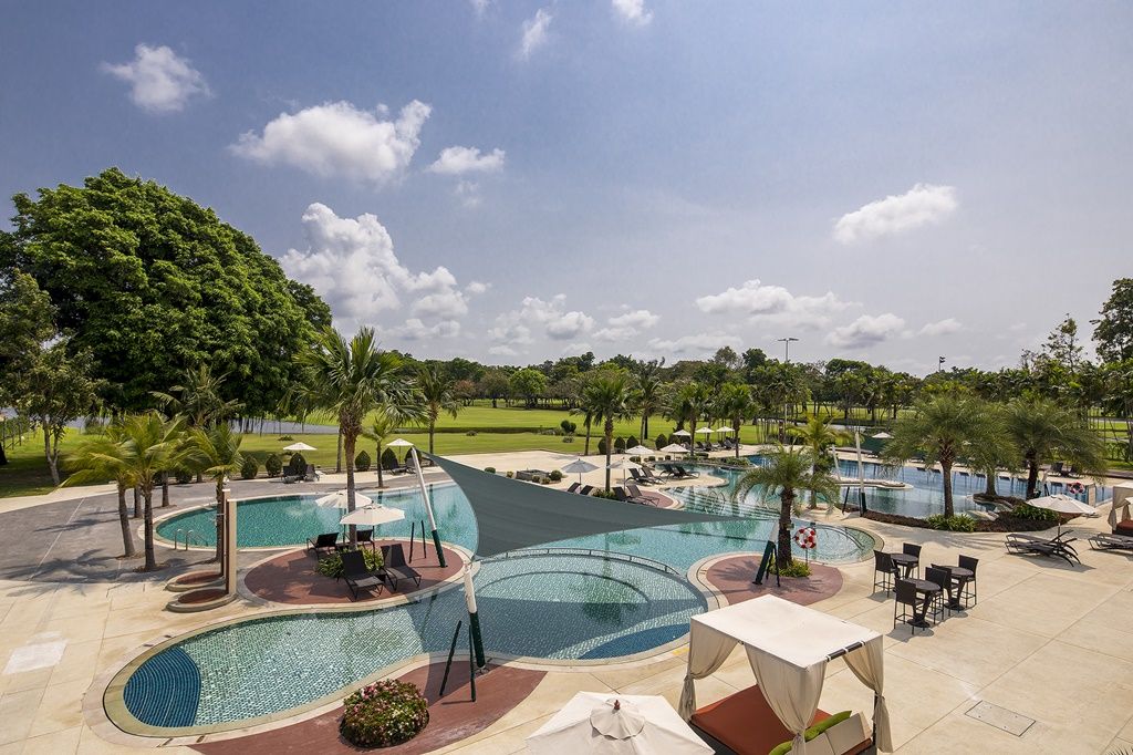 Resort style salt water pool