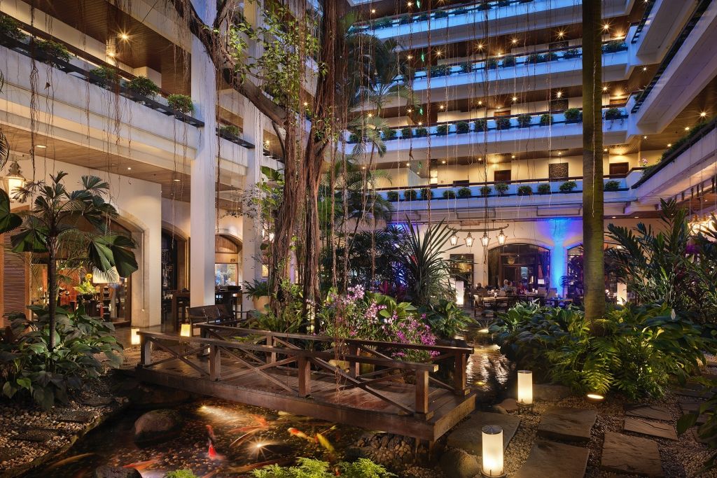 บลัดดี้ แมรี่ ค็อกเทล สูตรนานาชาติ ณ อควา บาร์ โรงแรมอนันตรา สยาม กรุงเทพ