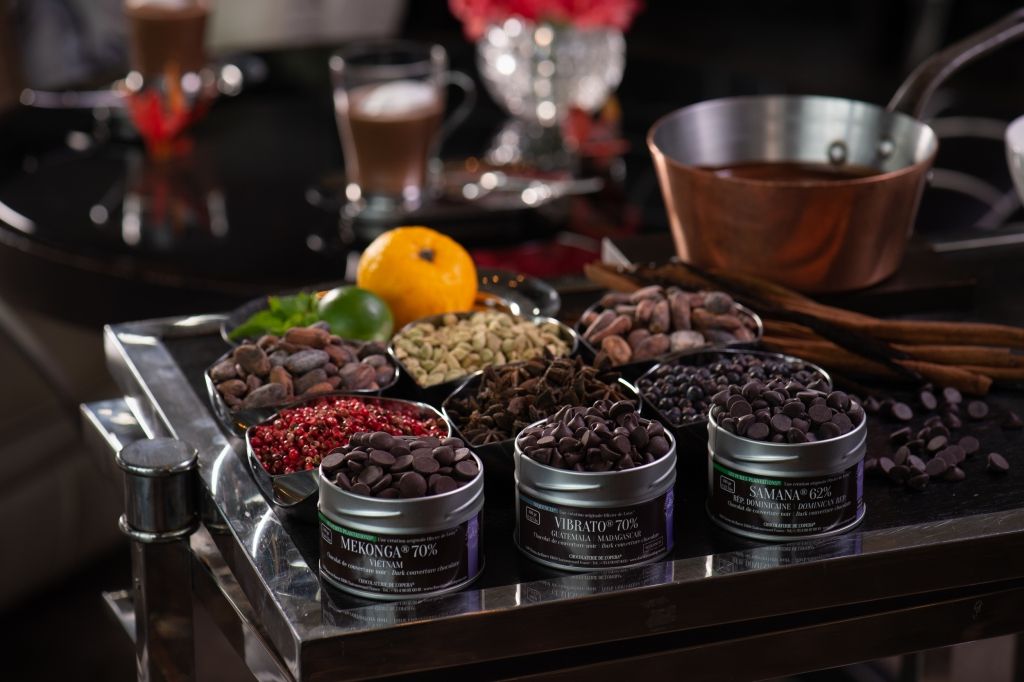 อัพ แอนด์ อะบัฟ บาร์ โรงแรม ดิ โอกุระ เพรสทีจ กรุงเทพฯ เชิญชวนมาลิ้มลองช็อกโกแลตร้อน