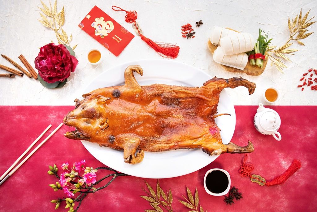 เฉลิมฉลองเทศกาลตรุษจีนพร้อมต้อนรับปีหมูด้วย “เมนูหมูหัน”  ณ แอตติจูด รู้ฟท้อปบาร์ แอนด์ เรสเตอรองท์