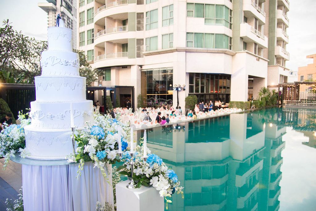 จัดงานแต่งงาน outdoor ริมสระว่ายน้ำสุดโมเดิร์นใจกลางเมือง วางใจได้ในบริการที่โรงแรม อนันตรา สาทร กรุงเทพฯ