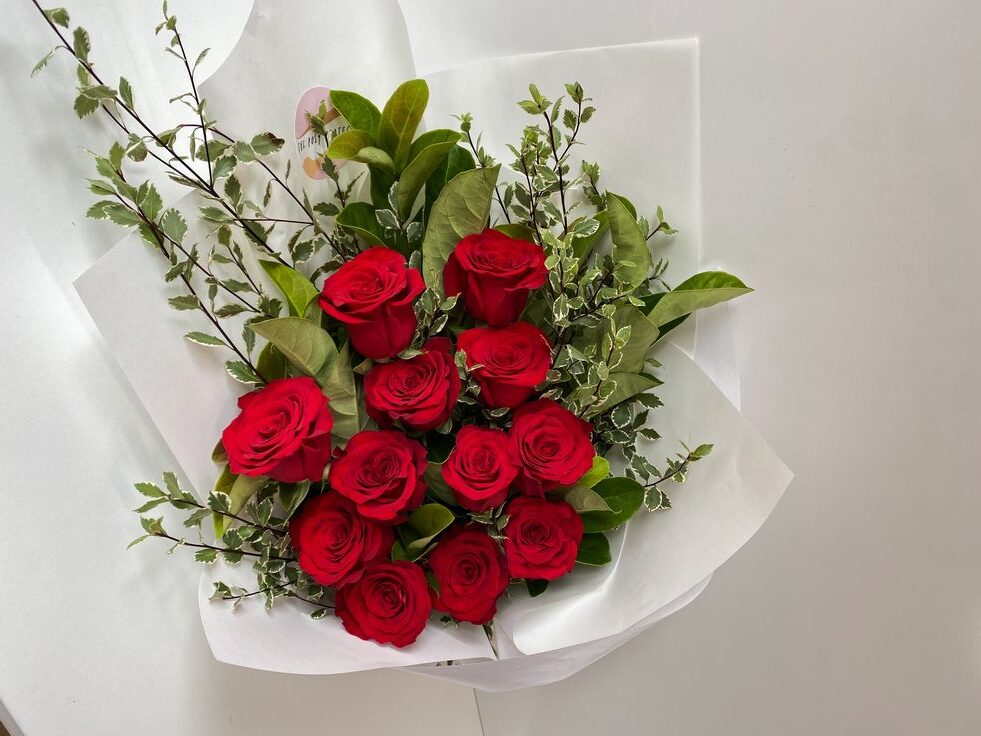 จัดช่อดอกไม้ช่อโตเป็นของขวัญวันวาเลนไทน์ให้หวานใจ