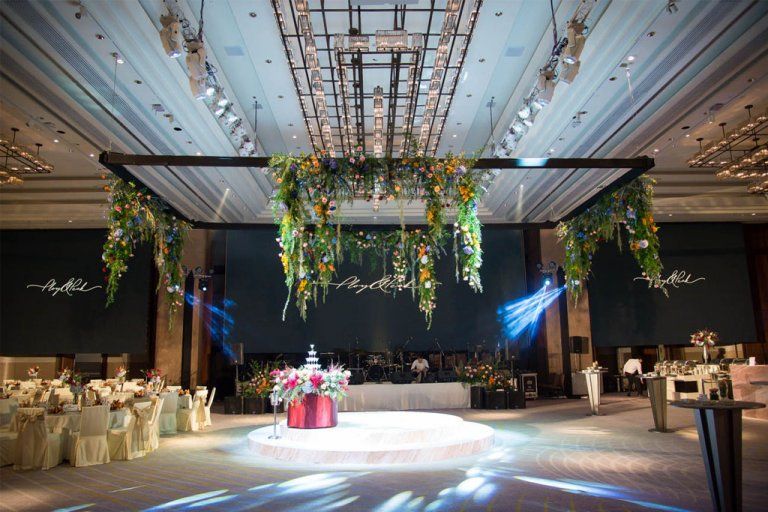 จัดงานแต่งงานในห้องบอลรูมสุดหรูโฉมใหม่แห่งโรงแรมคอนราด กรุงเทพฯ ที่เนรมิตงานแต่งงานในฝันให้เป็นจริงดั่งใจคิดด้วยเทคโนโลยีสุดล้ำระดับ Concert Hall