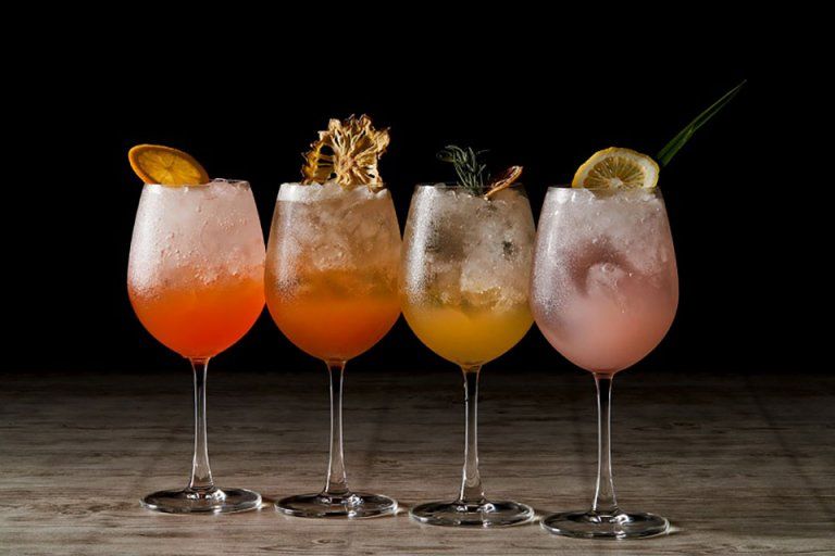 ค็อกเทลสปริตซ์ 4 รส นานาชาติ ริมสระว่ายน้ำชั้น 8 โรงแรมปทุมวัน ปริ๊นเซส